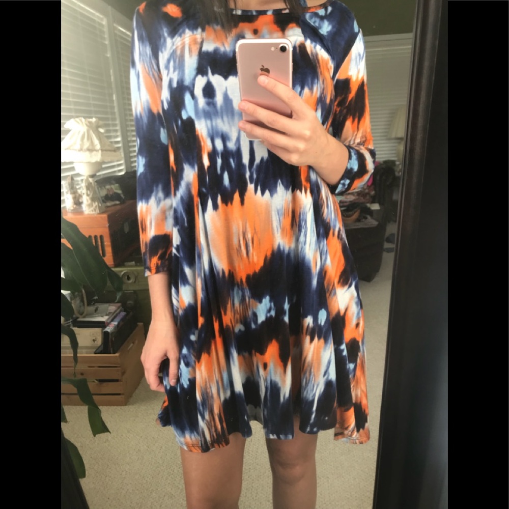 WITH POCKETS 😍Orange and blue shift dress